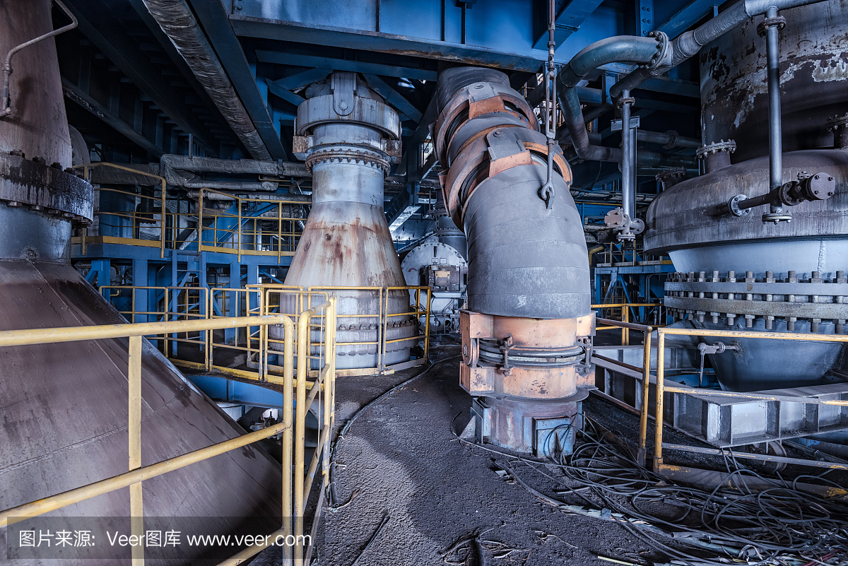 一個廢棄的鋼爐建筑的場景和細(xì)節(jié)